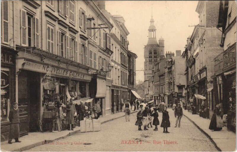 Carte postale ancienne Bernay-Rue Thiers à Bernay