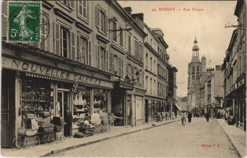 Carte postale ancienne Bernay-Rue Thiers à Bernay