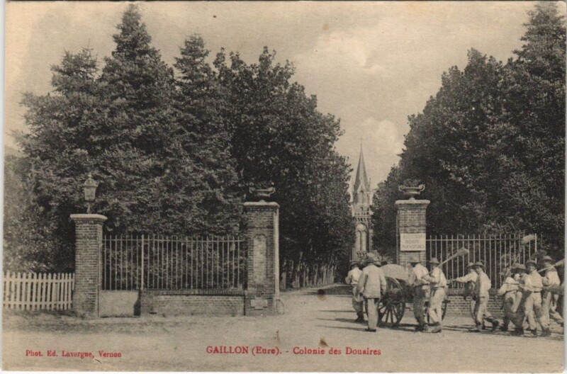 Carte postale ancienne Gaillon-Colonie des Douaires à Gaillon