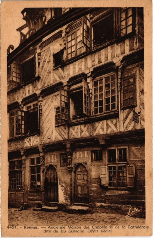 Carte postale ancienne Rennes Ancienne Maison des Chapelains France à Rennes
