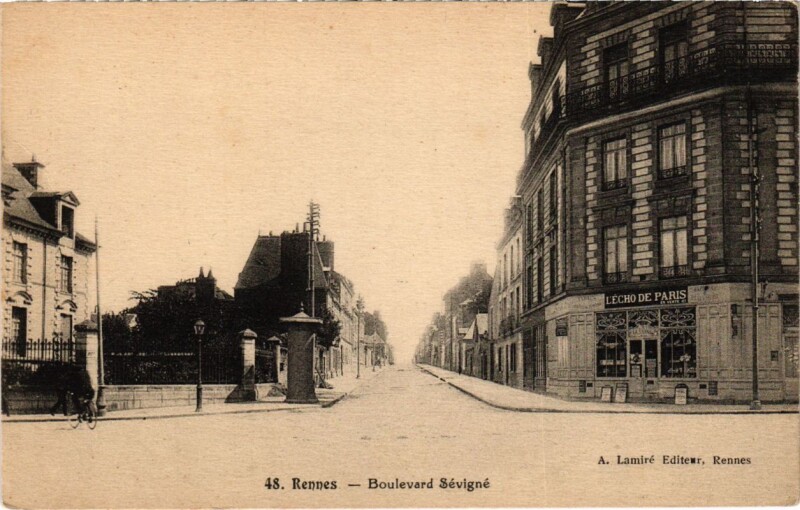 Carte postale ancienne Rennes Boulevard Sevigne France à Rennes