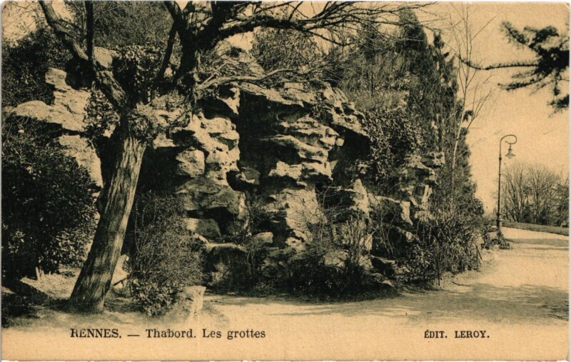 Carte postale ancienne Rennes Thabord. Les grottes France à Rennes