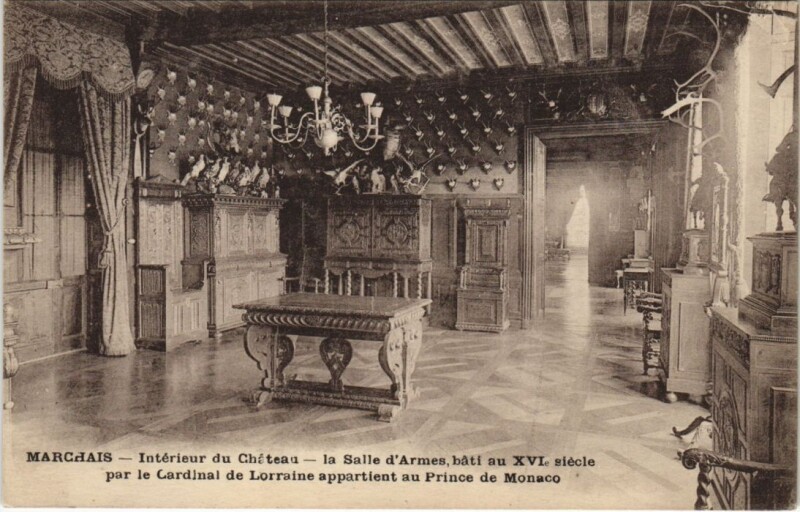 Carte postale ancienne Marchais - Interieur du Chateau - La Salle d'Armes à Marchais