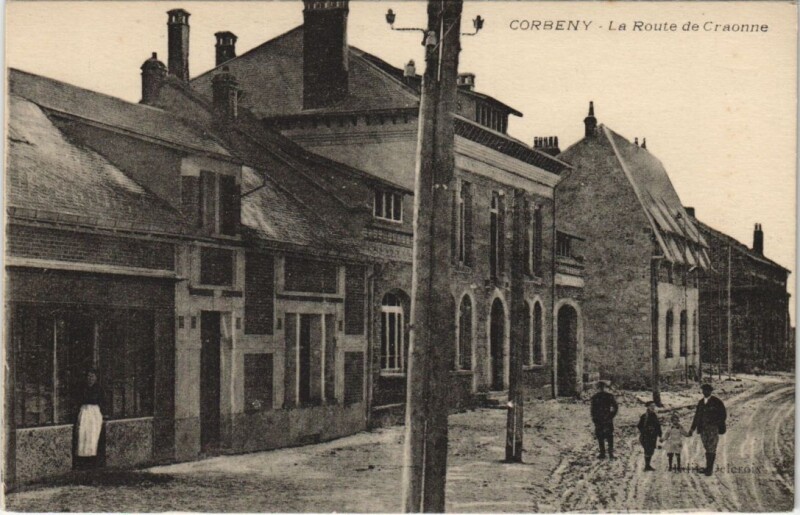 Carte postale ancienne Corbeny - La Route de Craonne à Corbeny