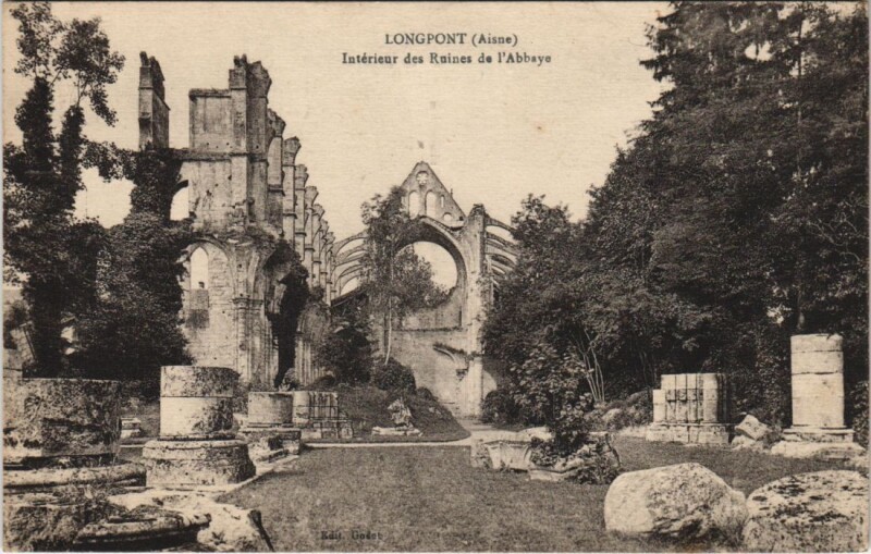 Carte postale ancienne Longpont - Interieur des Ruines de l'Abbaye à Longpont