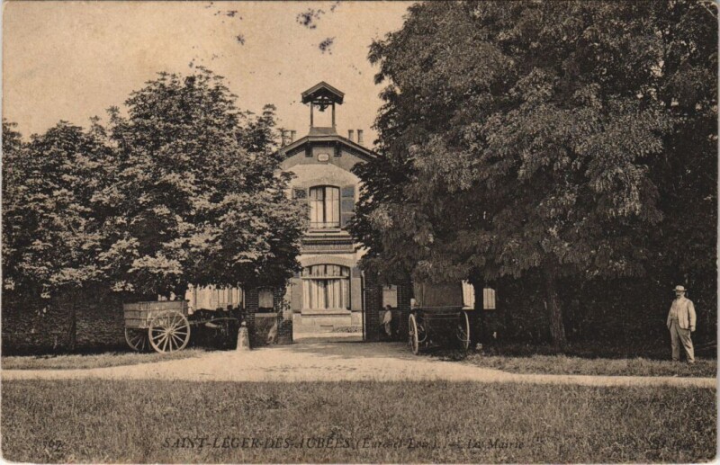Carte postale ancienne Saint-Léger-des-Aubers - La Mairie