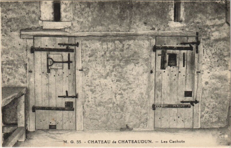 Carte postale ancienne Chateau de Chateaudun - Les Cachots