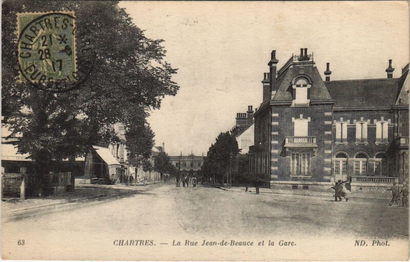 Carte postale ancienne Chartres - La Rue Jean-de-Beauce et la Gare à Chartres