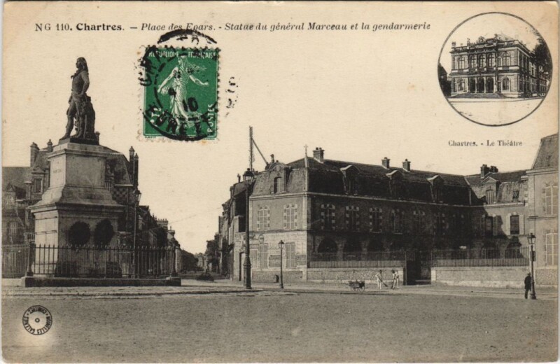 Carte postale ancienne Chartres - Place des Epars - Statue du général Marceau et la à Chartres