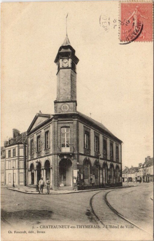 Carte postale ancienne Environs de Chateauneuf-en-Thymerais - L'Hotel de Ville