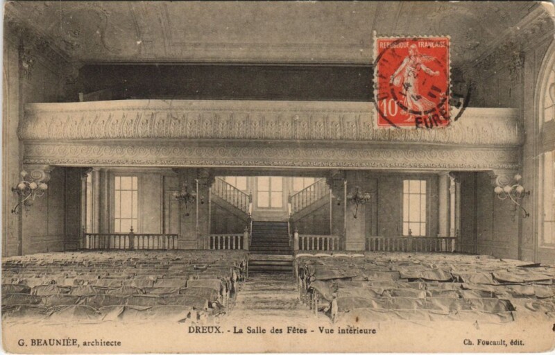 Carte postale ancienne Dreux - La Salle des Fetes - Vue intérieure à Dreux