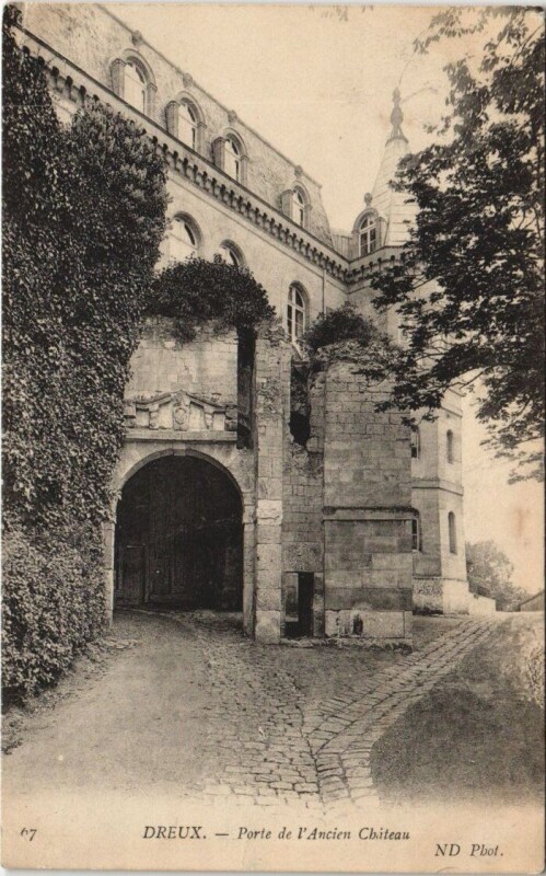 Carte postale ancienne Dreux - Porte de l'Ancien Chateau à Dreux
