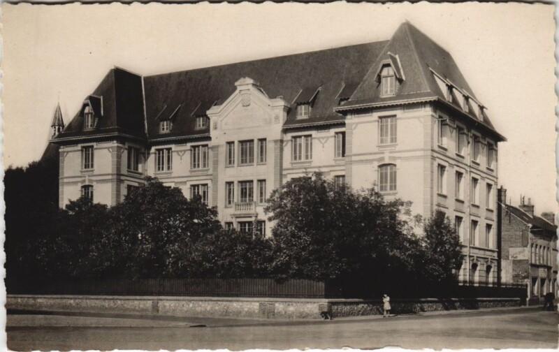 Carte postale ancienne Dreux - Collége Technique de Jeune Filles à Dreux