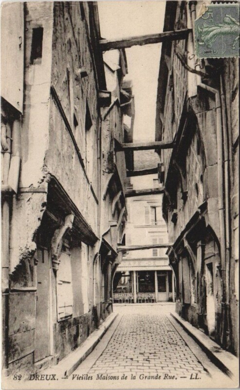 Carte postale ancienne Dreux - Vieilles Maisons de la Grande Rue à Dreux