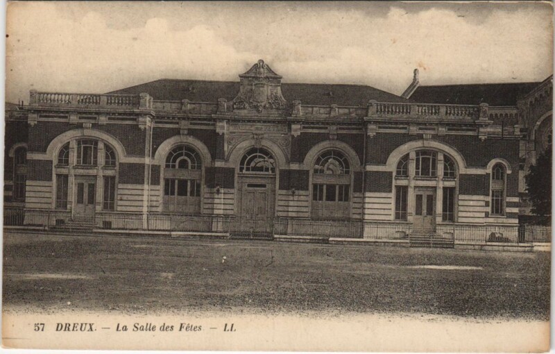 Carte postale ancienne Dreux - La Salle des Fetes à Dreux