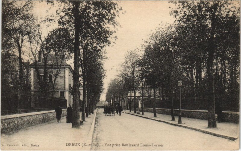 Carte postale ancienne Dreux - Vue prise Boulevard Louis-Terrier à Dreux