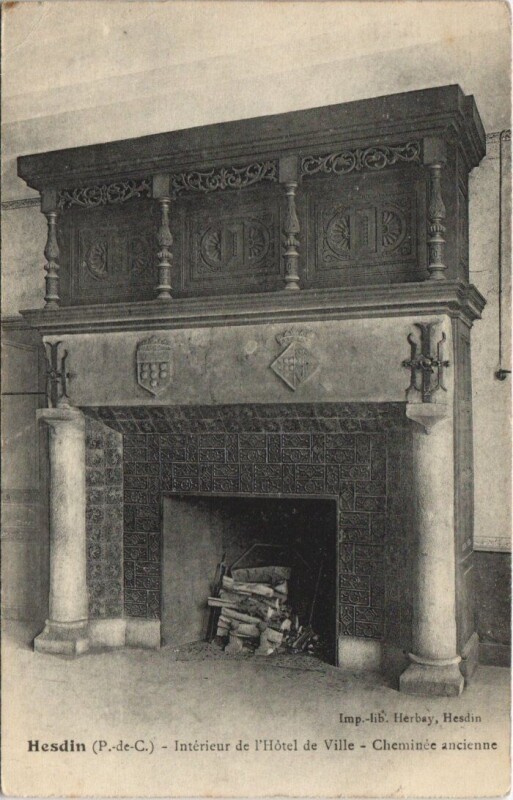 Carte postale ancienne Hesdin - Interieur de l'Hotel de Ville à Hesdin