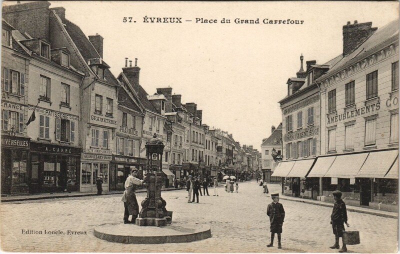 Carte postale ancienne Evreux - Place du Grand Carrefour à Évreux