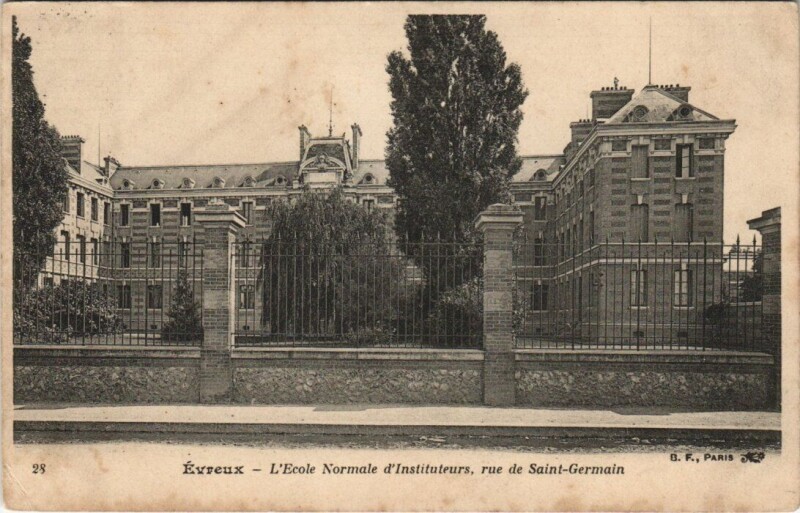 Carte postale ancienne Evreux - L'Ecole Normale d'Instituteurs rue de Saint-Germain à Évreux