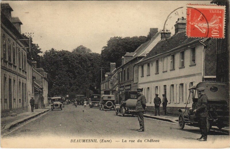 Carte postale ancienne Beaumesnil - La rue du Chateau
