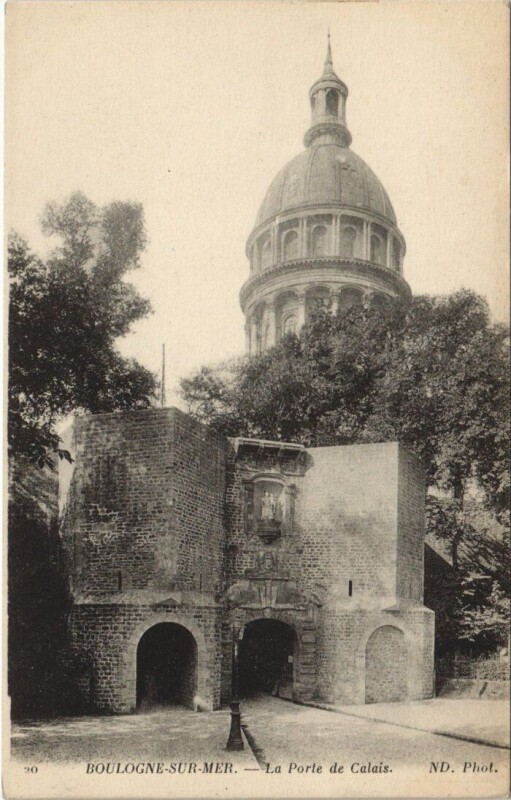 Carte postale ancienne Boulogne-sur-Mer - La Porte de Calais à Boulogne-sur-Mer