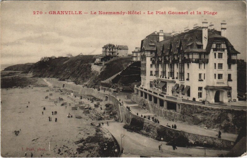 Carte postale ancienne Granville - Le Normandy Hotel Le Plat Gousset et la Plage à Granville