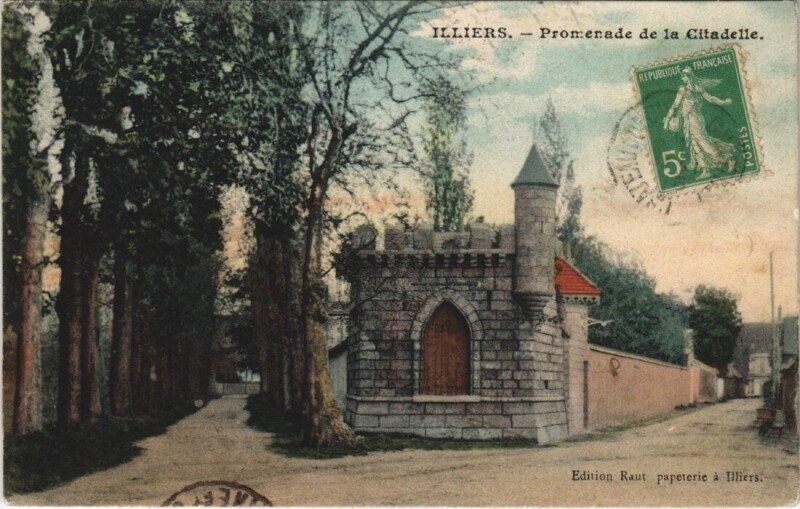Carte postale ancienne Illiers - Promenade de la Citadelle