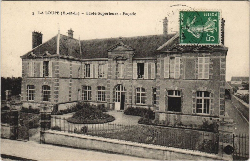 Carte postale ancienne La Loupe - Ecole Superieure - Facade à La Loupe
