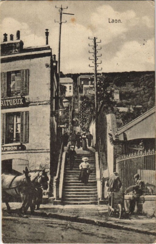 Carte postale ancienne Laon- carte photo France