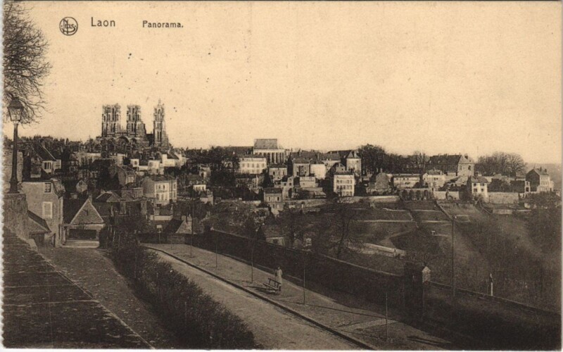 Carte postale ancienne Laon- Panorama France