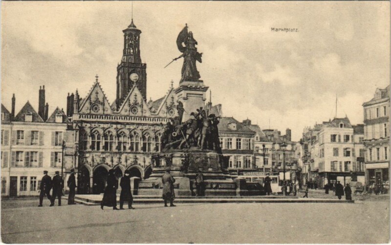 Carte postale ancienne Saint Quentin- Marktplatz France à Saint-Quentin
