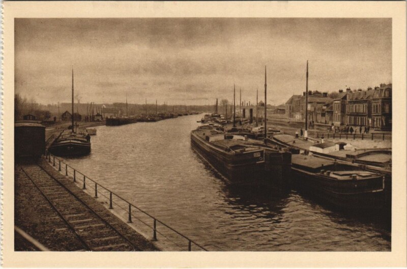 Carte postale ancienne Saint Quentin- Le Port France à Saint-Quentin