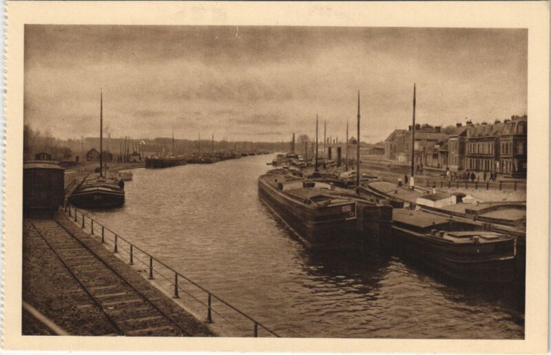 Carte postale ancienne Saint Quentin- Le Port France à Saint-Quentin