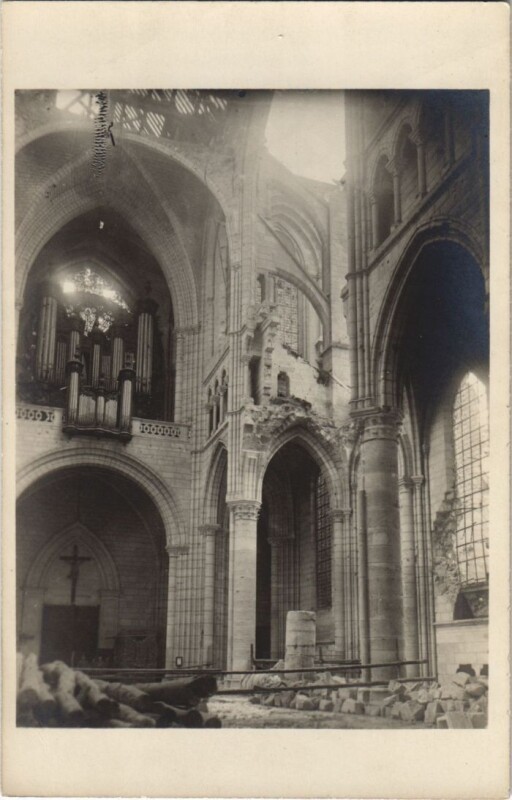 Carte postale ancienne Soissons- La Cathedrale ,Interieur France à Soissons