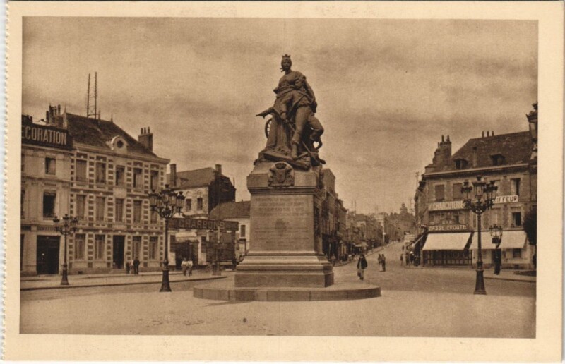 Carte postale ancienne Saint Quentin- Denkmal France à Saint-Quentin