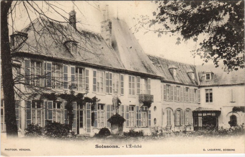 Carte postale ancienne Soissons- L'Eveche France à Soissons