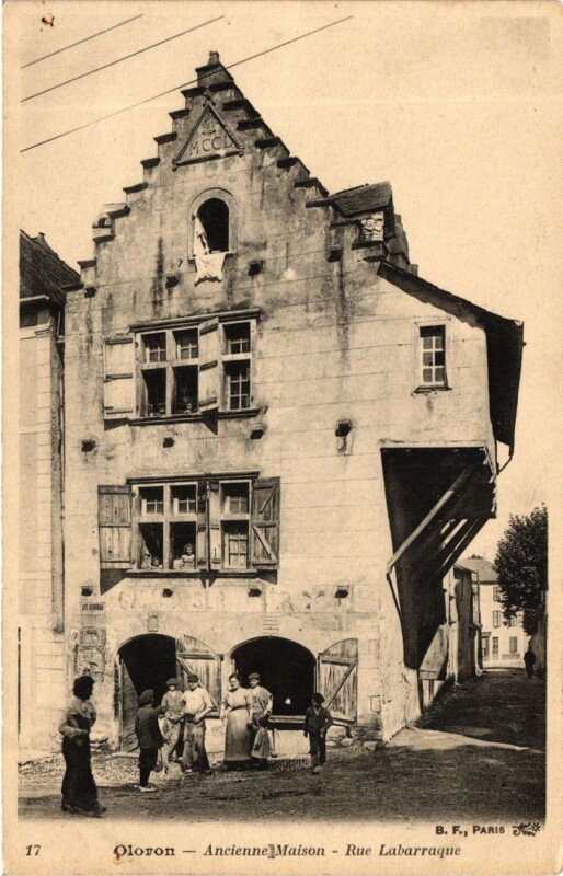 Carte postale ancienne Oloron - Ancienne Maison - Rue Labarrague