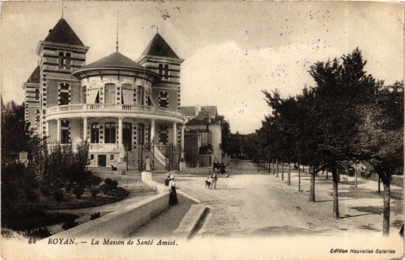Carte postale ancienne Royan - La Maison de Santé Amiot à Royan