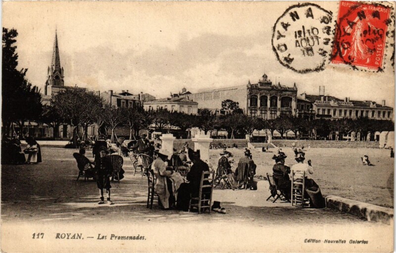 Carte postale ancienne Royan - Les Promenades à Royan