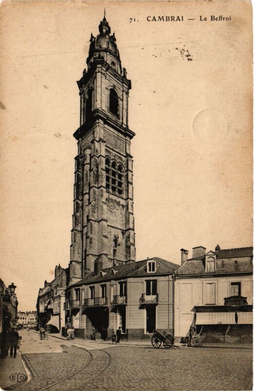 Carte postale ancienne Nord Cambrai Le Beffroi tour à Cambrai