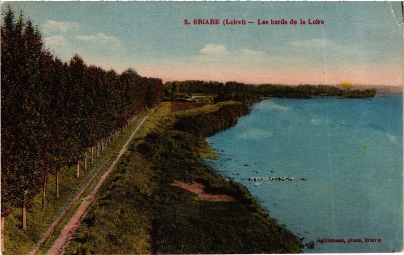 Carte postale ancienne Loiret Briare Les Bords de la Loire à Briare