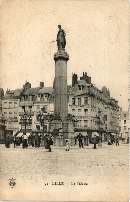 Carte postale ancienne Nord Lille Monument La Déesse à Lille