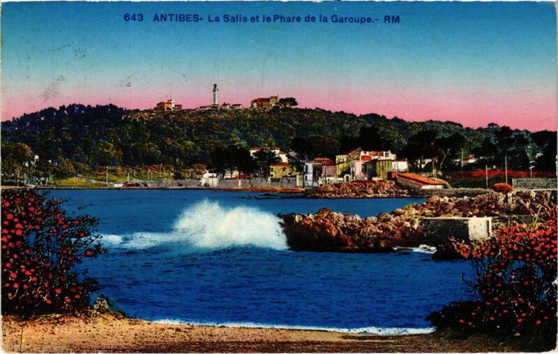 Carte postale ancienne Antibes La Salis et le Phare de la Garoupe à Antibes