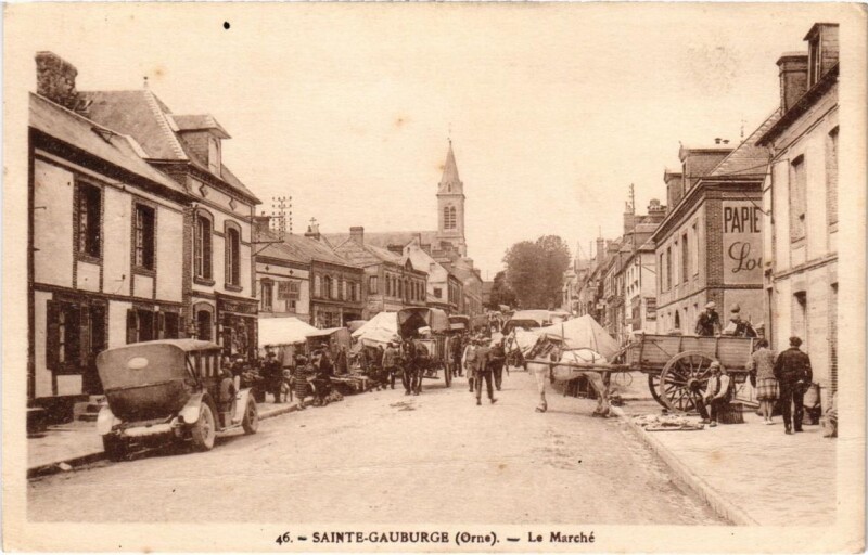Carte postale ancienne Sainte-Gauburge (Dep.61) Le Marché