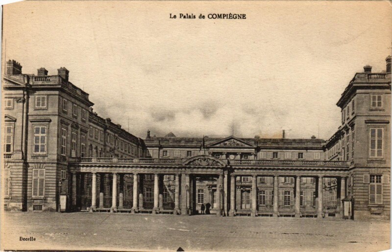 Carte postale ancienne Compiegne- Le Palais France