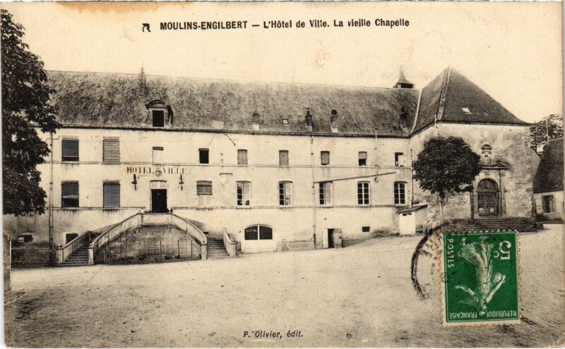 Carte postale ancienne Moulins-Engilbert L'Hotel de Ville Nievre à Moulins-Engilbert