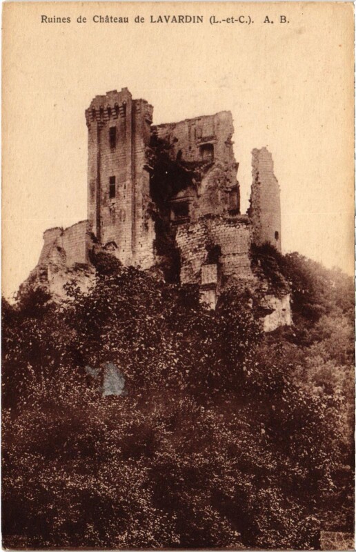 Carte postale ancienne Ruines de Chateau de Lavardin Lot et Garonne