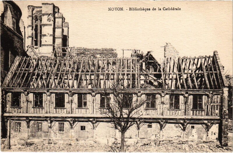 Carte postale ancienne Noyon - Bibliotheque de la Cathedrale à Noyon