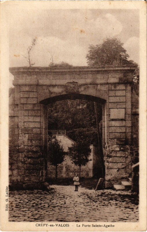 Carte postale ancienne Crepy-en-Valois - La Porte Sainte-Agathe à Crépy-en-Valois