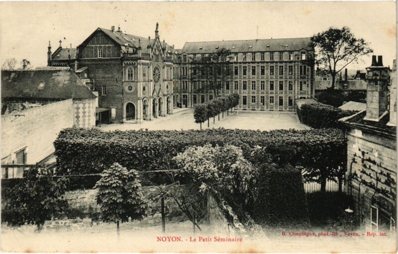 Carte postale ancienne Noyon - Le Petit Seminaire à Noyon